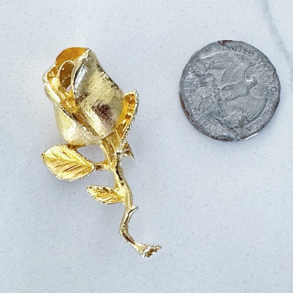 Vintage Signed DFA Gold Tone Rose Flower Brooch Pin Dubarry Fifth Avenue - Picture 7 of 8